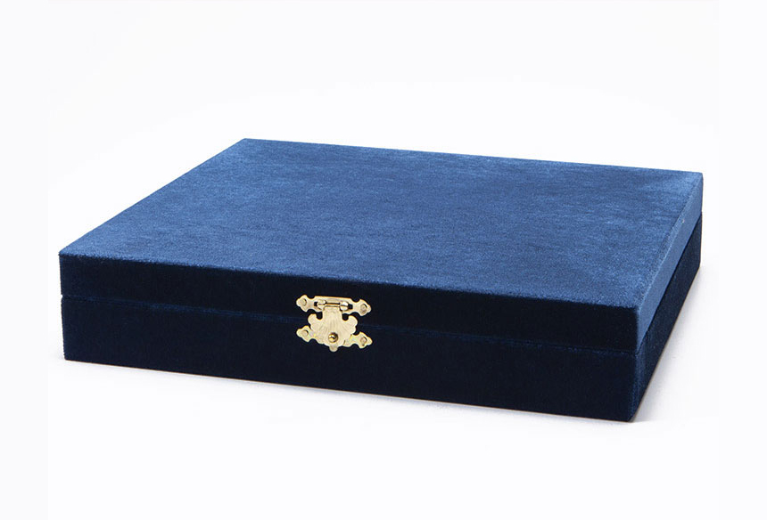 고급 우드 케이스에 담긴 순금열쇠상패 구성품 전경