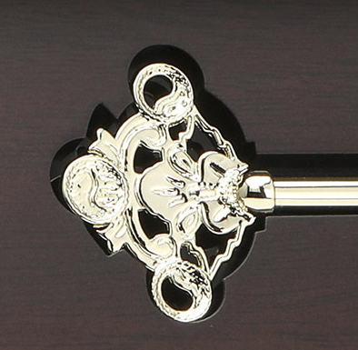 실제 순금열쇠와 유사한 디자인으로 제작된 진열용 모형 열쇠 이미지