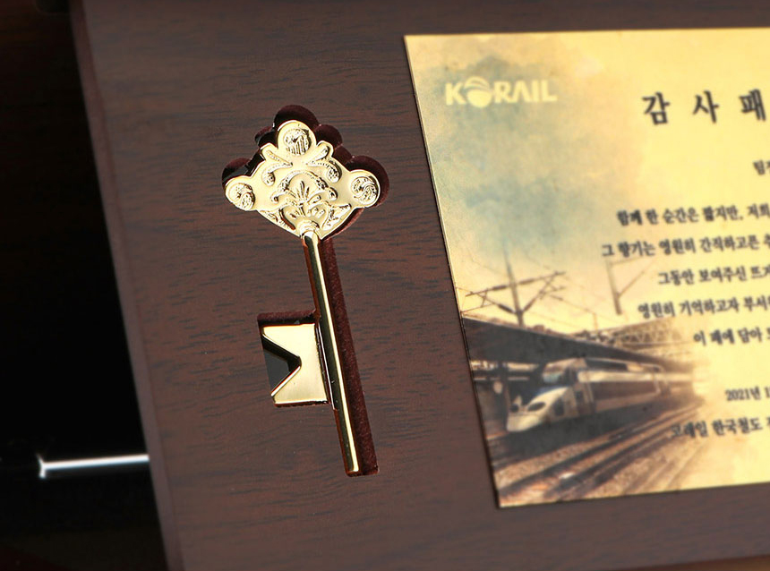 감사와 축하 의미를 담은 순금 열쇠 상패 선물용 패키지