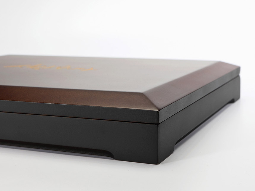 종로골드 로고와 함께 완성된 순금 열쇠 상패 패키지 전체 모습