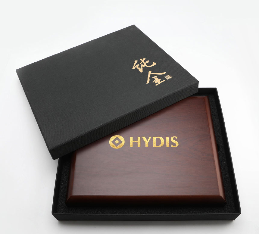 프리미엄 케이스에 담긴 열쇠상패 선물용 포장