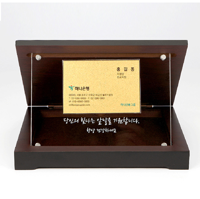 화이트 UV 인쇄로 표현된 감사 메시지 상패 디테일 이미지