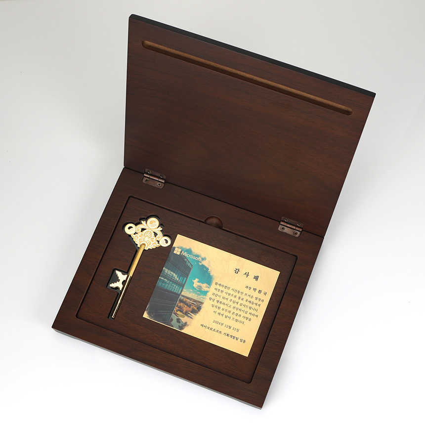 열쇠 상패 받침대 및 인그레이빙 영역 상세 이미지